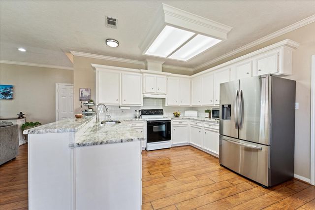 958 Lake View Drive, Montgomery, TX 77356