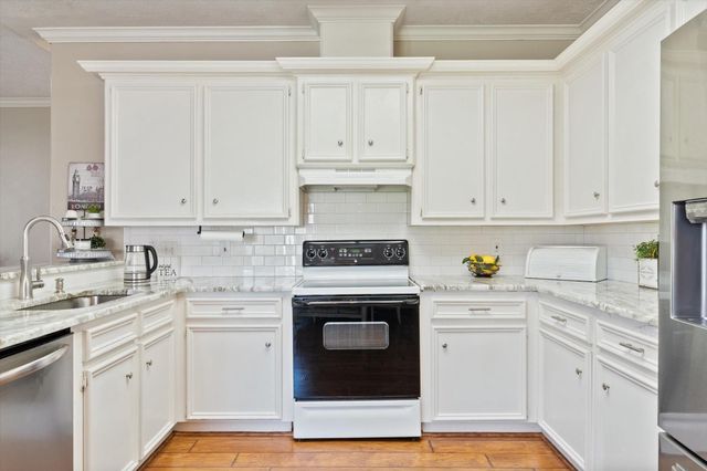 958 Lake View Drive, Montgomery, TX 77356