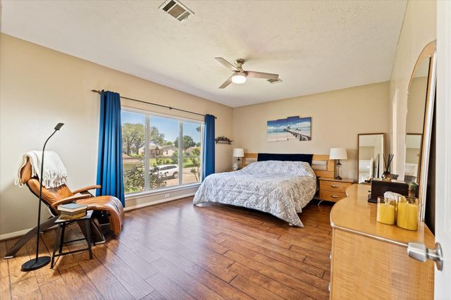 958 Lake View Drive, Montgomery, TX 77356