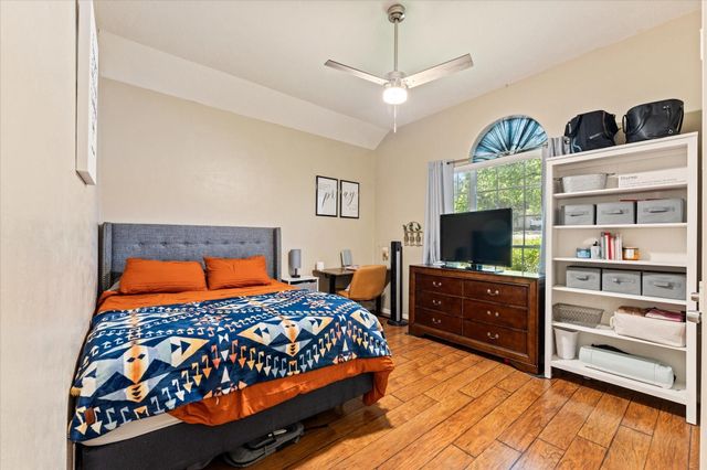 958 Lake View Drive, Montgomery, TX 77356