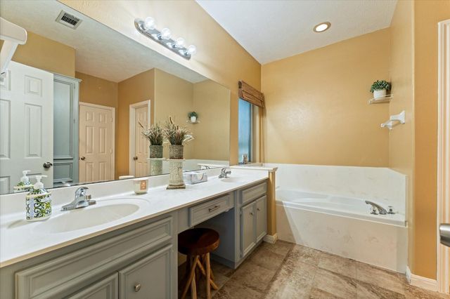 958 Lake View Drive, Montgomery, TX 77356