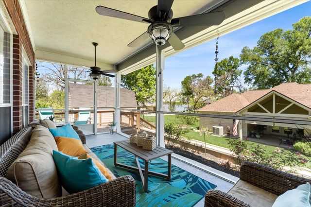 958 Lake View Drive, Montgomery, TX 77356