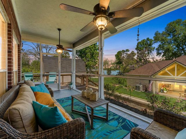 958 Lake View Drive, Montgomery, TX 77356