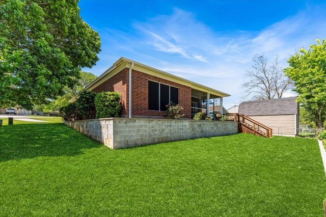 958 Lake View Drive, Montgomery, TX 77356