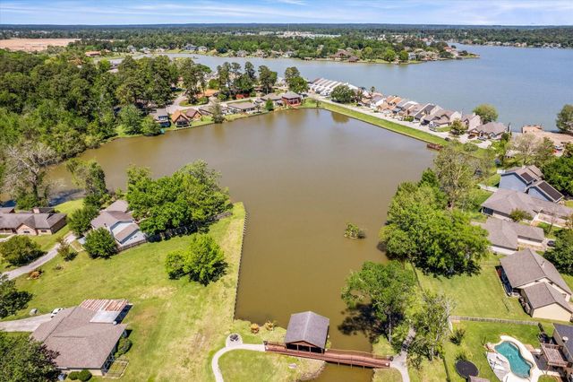 958 Lake View Drive, Montgomery, TX 77356