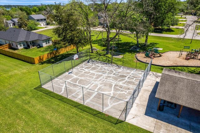 958 Lake View Drive, Montgomery, TX 77356