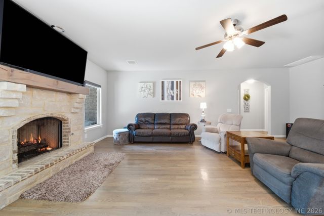224 Williamsburg Street, Catoosa, OK 74015