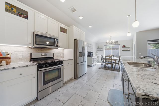224 Williamsburg Street, Catoosa, OK 74015