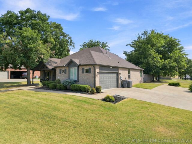 224 Williamsburg Street, Catoosa, OK 74015