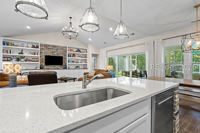 1039 Osprey Lake Cir, Hardeeville, SC 29927