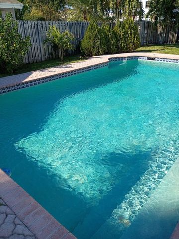 681 Pine Ridge Terrace, Davie, FL 33325