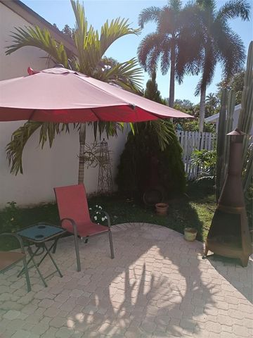 681 Pine Ridge Terrace, Davie, FL 33325