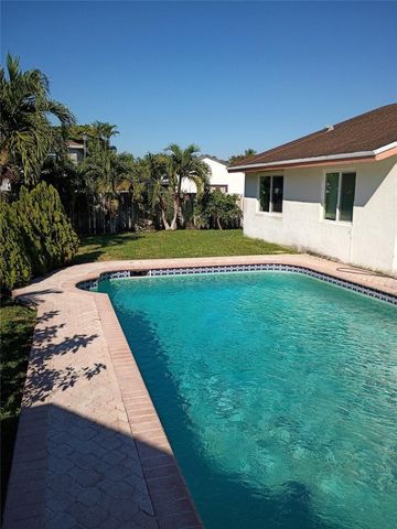 681 Pine Ridge Terrace, Davie, FL 33325