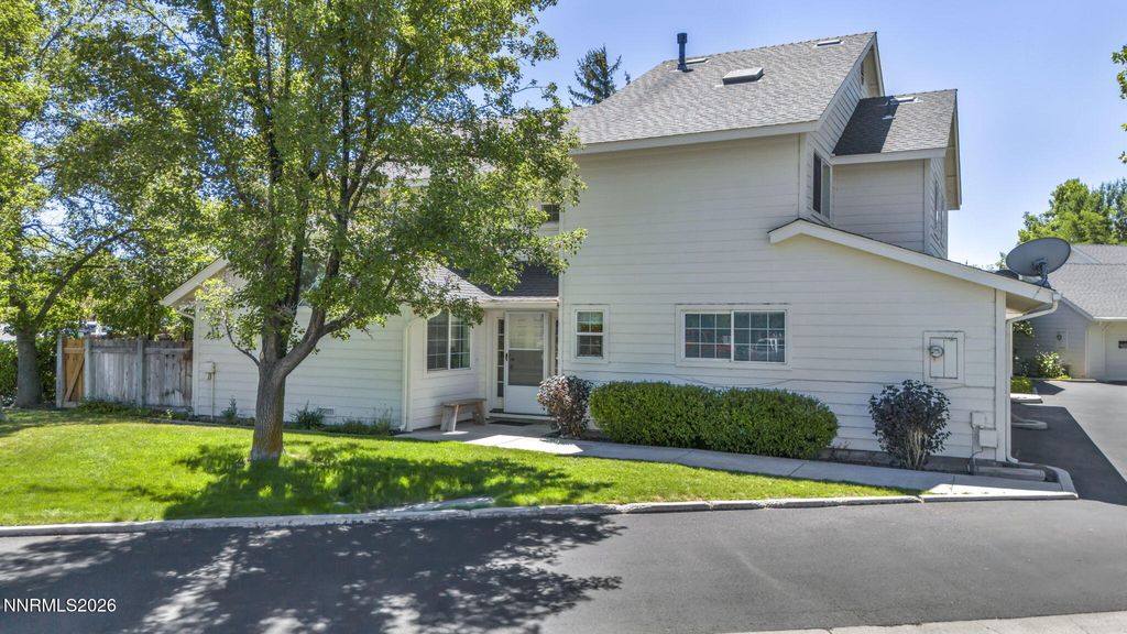 Image 3 of property listing at 1179 Cottonwood Street APT 15, Gardnerville, NV 89410