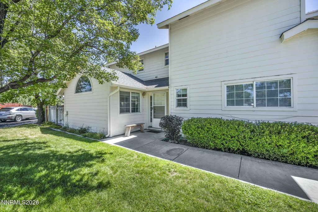 Image 4 of property listing at 1179 Cottonwood Street APT 15, Gardnerville, NV 89410