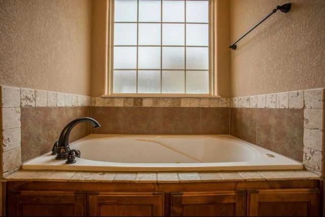 138 Stoney Pointe Drive, Hollister, MO 65672