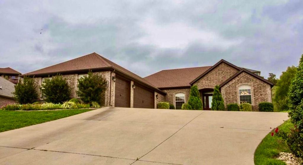 138 Stoney Pointe Drive, Hollister, MO 65672
