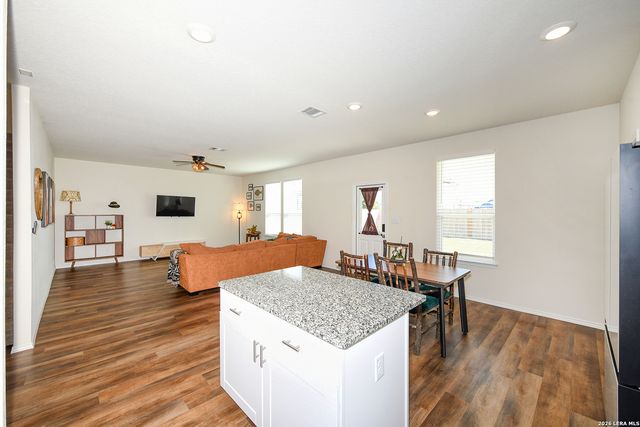 809 Beacon Heights, Seguin, TX 78155