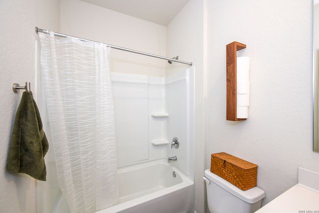 809 Beacon Heights, Seguin, TX 78155