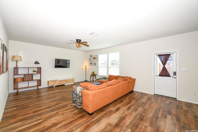 809 Beacon Heights, Seguin, TX 78155