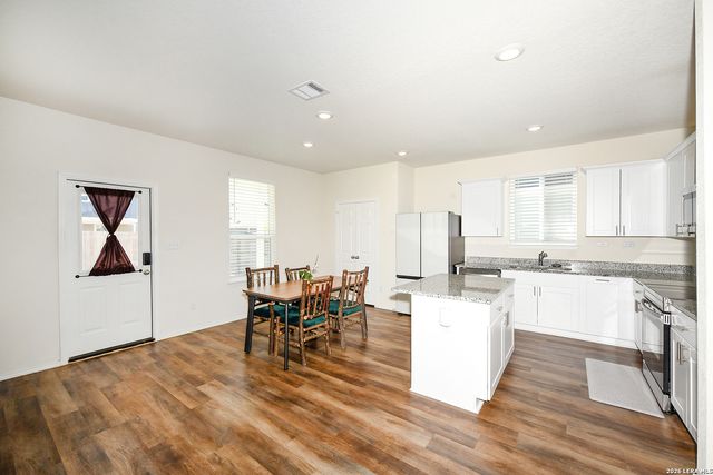 809 Beacon Heights, Seguin, TX 78155