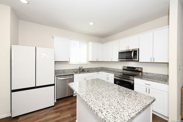 809 Beacon Heights, Seguin, TX 78155