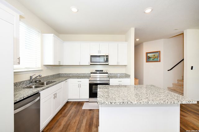 809 Beacon Heights, Seguin, TX 78155