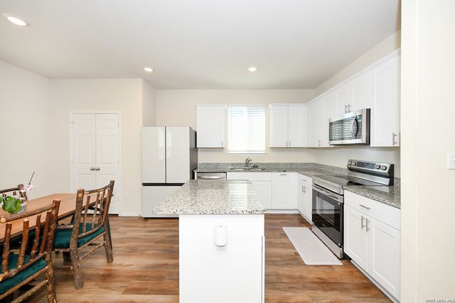 809 Beacon Heights, Seguin, TX 78155