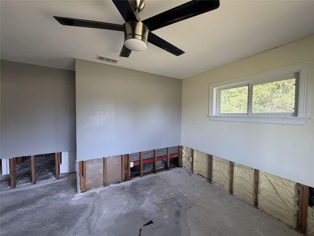 702 E Dallas Street, Fresno, TX 77545