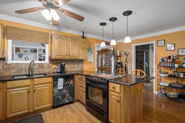 2223 N Roosevelt Avenue, Springfield, MO 65803