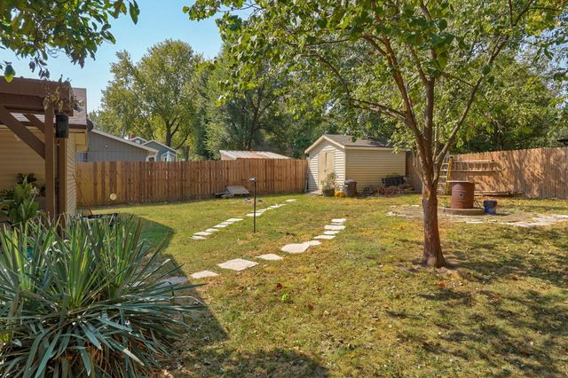 2223 N Roosevelt Avenue, Springfield, MO 65803