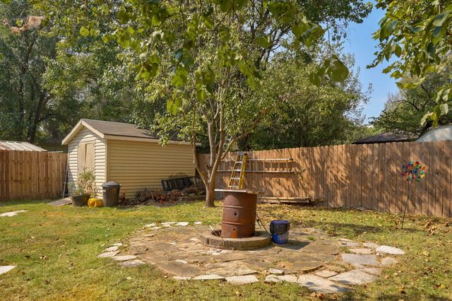2223 N Roosevelt Avenue, Springfield, MO 65803