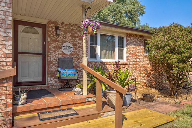 2223 N Roosevelt Avenue, Springfield, MO 65803
