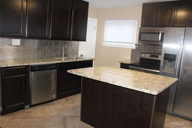 4475 N Taylor Avenue, St Louis, MO 63115