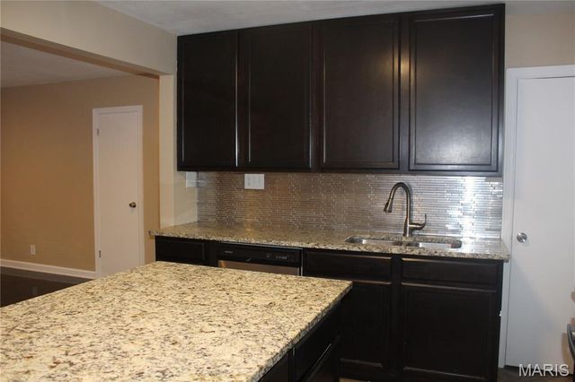 4475 N Taylor Avenue, St Louis, MO 63115