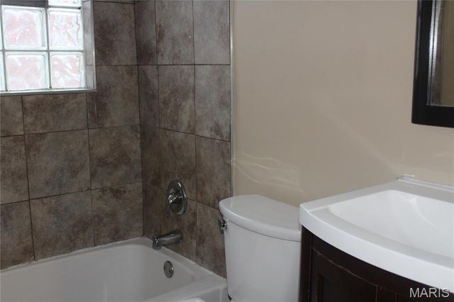 4475 N Taylor Avenue, St Louis, MO 63115