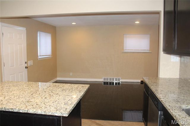 4475 N Taylor Avenue, St Louis, MO 63115