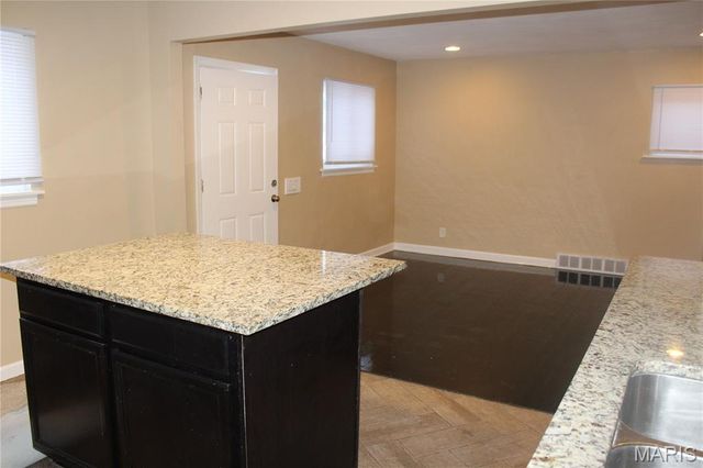 4475 N Taylor Avenue, St Louis, MO 63115