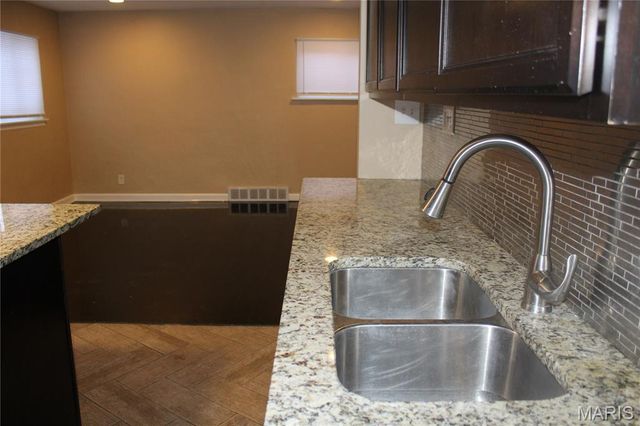 4475 N Taylor Avenue, St Louis, MO 63115