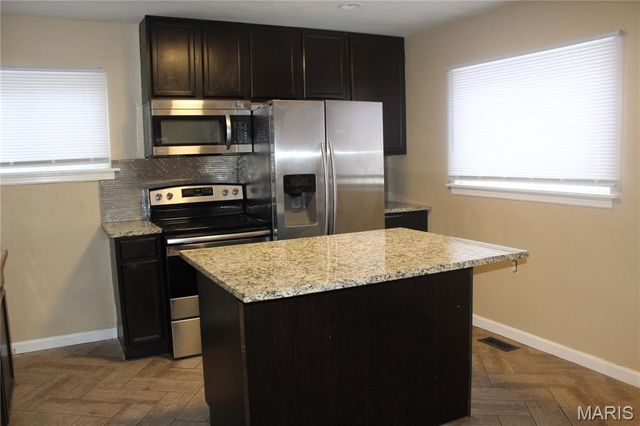 4475 N Taylor Avenue, St Louis, MO 63115