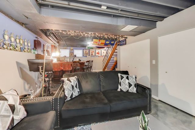 1214 N ROCKWELL Street, Chicago, IL 60622