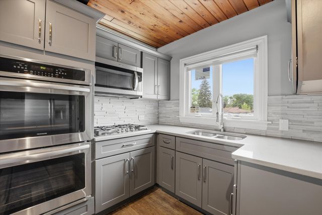 10550 W Cermak Road, Westchester, IL 60154