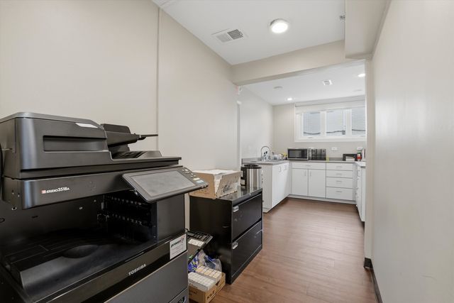 10550 W Cermak Road, Westchester, IL 60154