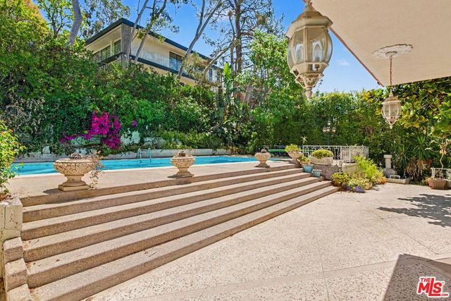 108 N Thurston Avenue, Los Angeles, CA 90049