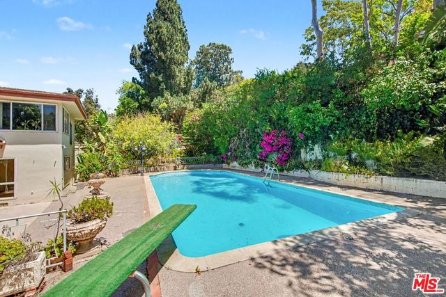 108 N Thurston Avenue, Los Angeles, CA 90049