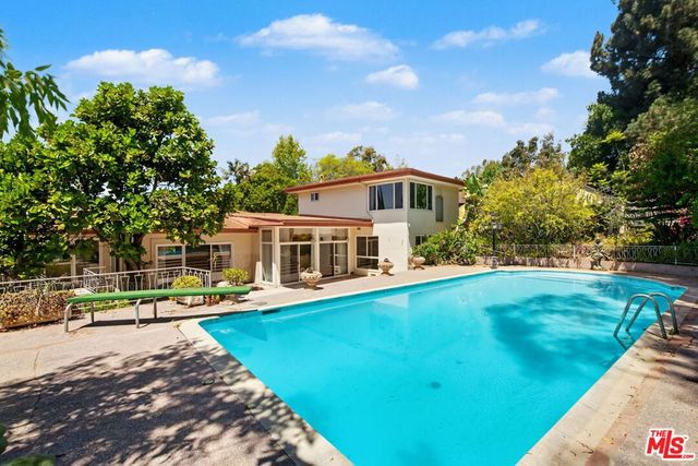 108 N Thurston Avenue, Los Angeles, CA 90049