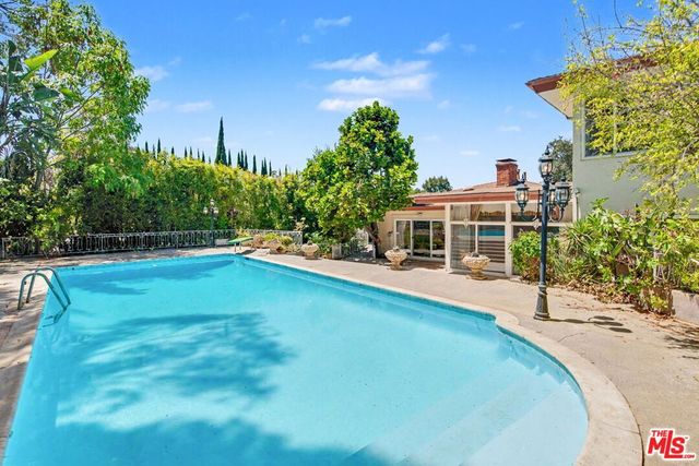 108 N Thurston Avenue, Los Angeles, CA 90049