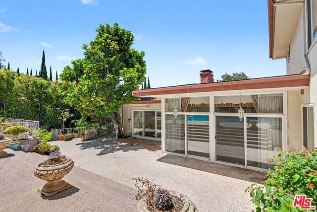 108 N Thurston Avenue, Los Angeles, CA 90049