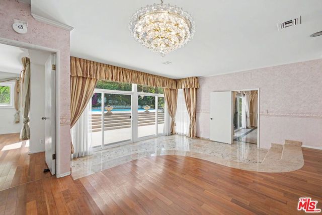 108 N Thurston Avenue, Los Angeles, CA 90049