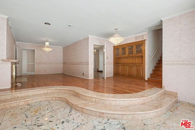 108 N Thurston Avenue, Los Angeles, CA 90049